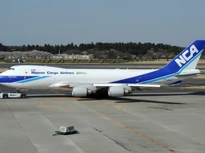 Грузовой Boeing 747 срочно сел в Токио после попадания молнии в борт