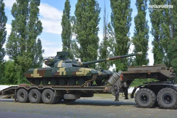 Укроборонпром передав військовим два відремонтованих танки “Булат”