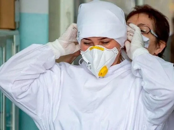 В Украине за сутки COVID-19 заболели 74 медицинских работника