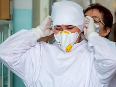В Украине за сутки COVID-19 заболели 74 медицинских работника