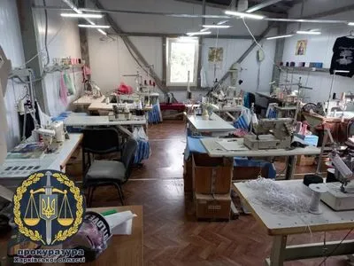В Харькове разоблачили подпольное производство одежды с товарами на более 2 млн грн