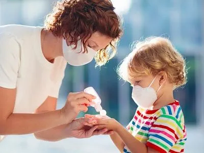 В Україні за добу коронавірусну хворобу виявили у 72 дітей та 67 медиків
