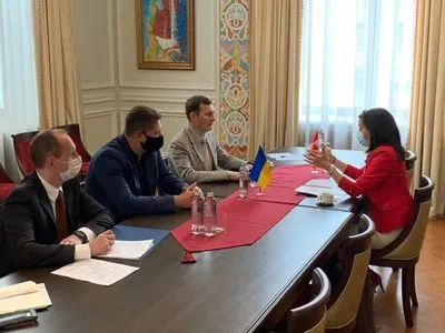 Енин встретился с представителями Канады: анонсировал приятный сюрприз для украинцев