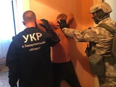 "Вынесли" украшений на около 2 млн грн: на Закарпатье задержали подозреваемых в разбое