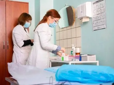 Від початку пандемії COVID-19 в Україні підтвердили у понад 8,6 тис. медиків