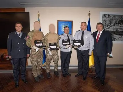 Аваков и Клименко наградили полицейских, которые обезвредили "полтавского террориста"