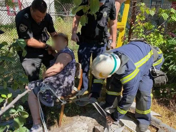 В Днепропетровской области женщина упала в 4-метровый колодец
