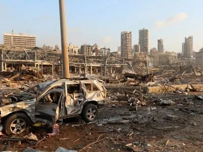Франція відправила допомогу Лівану після руйнівного вибуху у Бейруті
