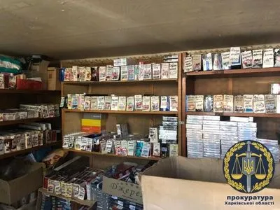 Контрафакт из "ДНР": на складе в Изюме изъяли 50 тыс. пачек сигарет