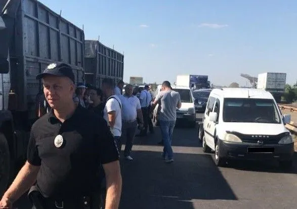 Поблизу Миколаєва в КамАЗ влетіли вісім автівок, є постраждалі