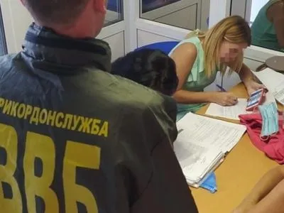 "Неотложный личный вопрос": в "Борисполе" украинка погорела на взятке из-за знакомого-иранца