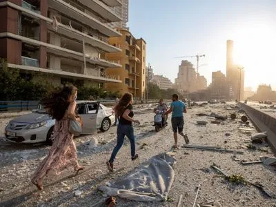 Взрыв в Ливане: Greenpeace после детонации селитры рекомендует жителям Бейрута носить респираторы