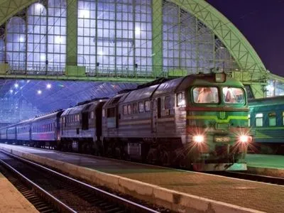 Пили, ругались и угрожали: с поезда Харьков-Ужгород сняли трех пьяных пассажиров