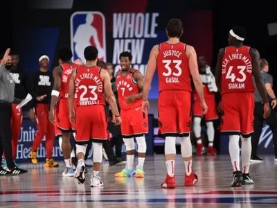 Действующие чемпионы НБА нанесли поражение "Орландо"