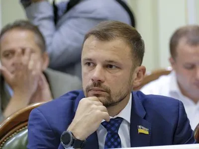 Бабак удивлен решением Киевсовета об обязательном исполнении Гимна в школах