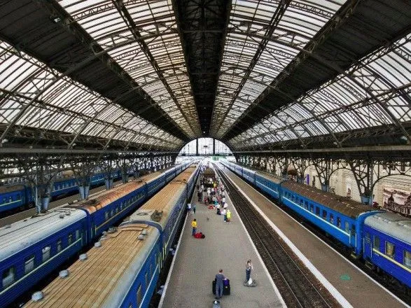 Відзавтра Укрзалізниця продаватиме 100% місць у частині регіональних поїздів