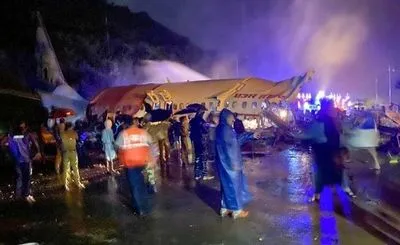 В результате аварии самолета в Индии погибли не менее 16 человек