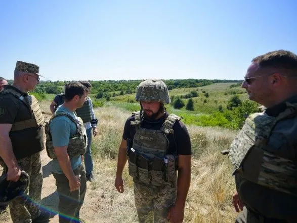 Зеленський про візит на Донбас: це були два дні відвертих розмов з бійцями на передовій