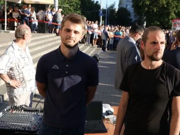 Хулиганство и неповиновение полиции: в Минске арестовали диджеев, включивших песню Цоя