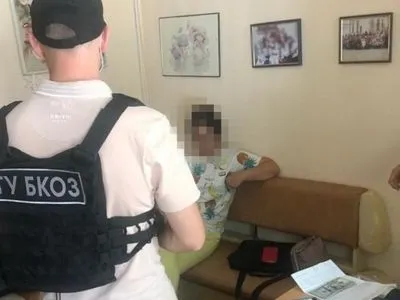 У Києві затримали начальницю Служби у справах дітей на хабарі