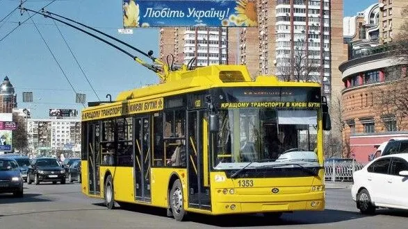 Весь наземний транспорт у Києві курсує за звичним графіком та маршрутом – Кличко