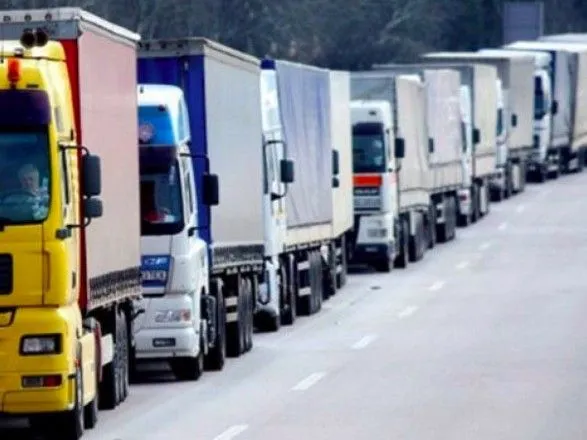 В большинстве регионов Украины из-за жары ограничили движение крупногабаритного транспорта
