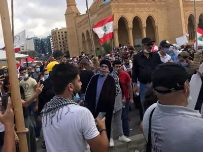 В Бейруте продолжаются антиправительственные протесты, полиция применила слозогинний газ