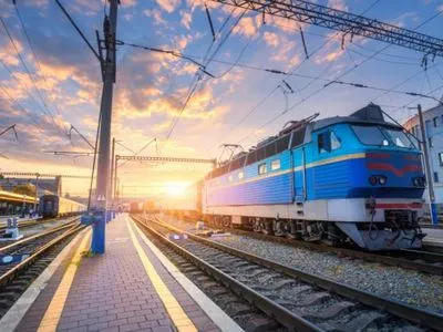 Укрзалізниця відновила зупинку низки поїздів у Луцьку та Тернополі
