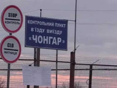Закриття КПВВ на адмінмежі з Кримом: кому дозволять проїзд