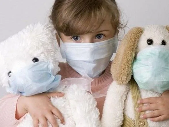 За минулу добу в Україні на СOVID-19 захворіло 72 медика та 91 дитина