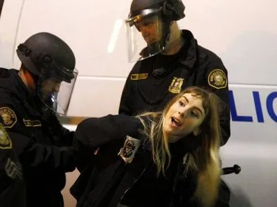Протесты в США: полиция арестовала более 20 участников беспорядков в Портленде