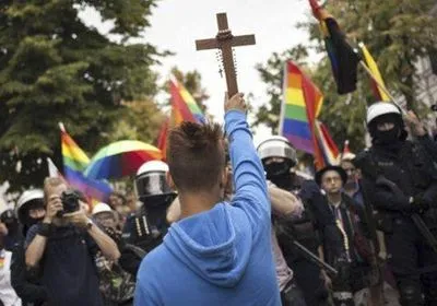 Єврокомісар з прав людини закликала Польщу звільнити ЛГБТ-активістку