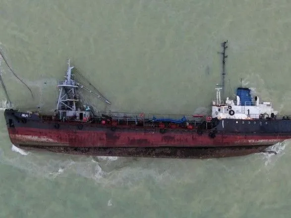 Власти Одессы настаивают на эвакуации аварийного танкера Delfi целым