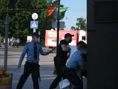 Протести у Білорусі тривають: у Гродно затримання, центр міста оточений