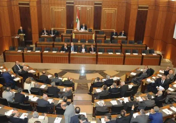 Уряд Лівану на тлі протестів йде у відставку