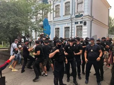 Акция протеста под посольством Беларуси в Киеве: на одного участника составили протокол