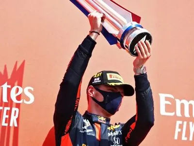 Вперше не пілот "Мерседесу" здобув перемогу в сезоні "Формули-1"