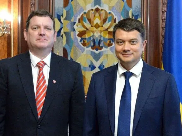 Разумков обсудил с послом визит президента Латвии в Украину