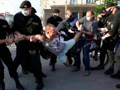 В МВД Беларуси сообщили о задержании за сутки по всей стране более 2 тыс. человек