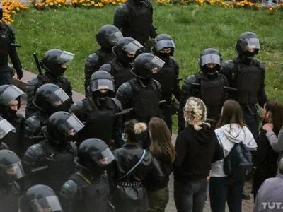 Затримання і ланцюги солідарності: події четвертої доби протестів у Білорусі