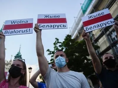 Через протести та насилля в Білорусі масово звільняються працівники державних ЗМІ