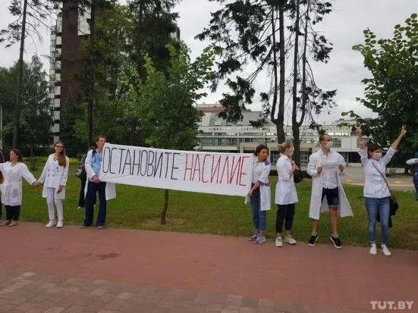 В Минске медики вышли на акцию против насилия во время протестов в Беларуси