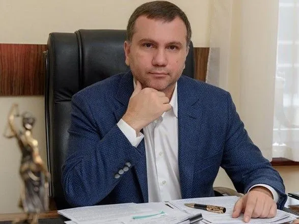 vovk-beretsya-slukhati-pozovi-ofshoriv-surkisa-v-obkhid-avtorizovanogo-rozpodilu-suddiv-privatbank