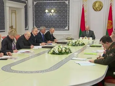 Лукашенко проводить нараду щодо протестів у Білорусі