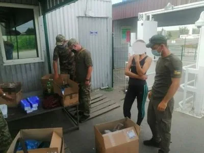 На Донбассе женщина пыталась пронести на оккупированную территорию гаджетов на более 400 тыс. гривен