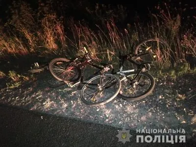 На Закарпатье водитель грузовика сбил трех подростков и скрылся с места происшествия