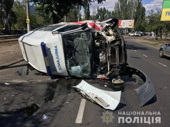 В Одессе в результате ДТП перевернулась "скорая", есть пострадавшие