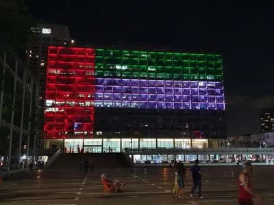 Мерію Тель-Авіва підсвітили кольорами прапорів Ізраїлю та ОАЕ на честь встановлення міждержавних відносин