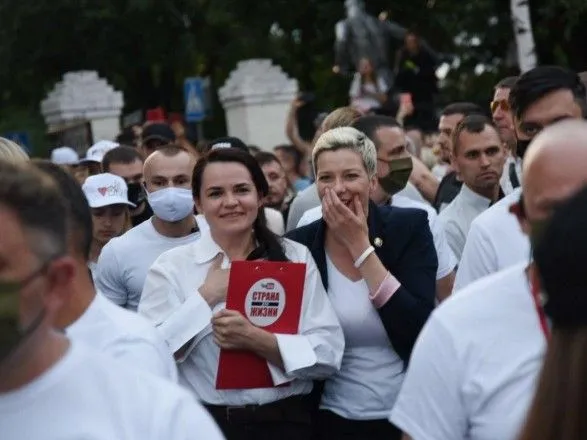 Протесты в Беларуси: глава МИД Канады провел разговор с Тихановской