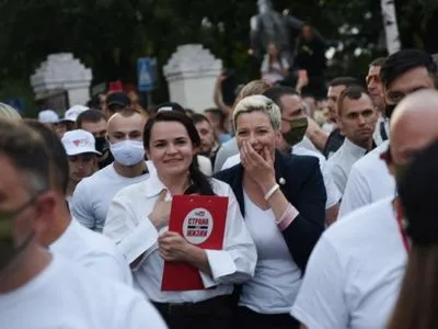 Протесты в Беларуси: глава МИД Канады провел разговор с Тихановской